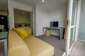 Cosy Renovated 1 Bedroom Apartment in CBD Hotel
